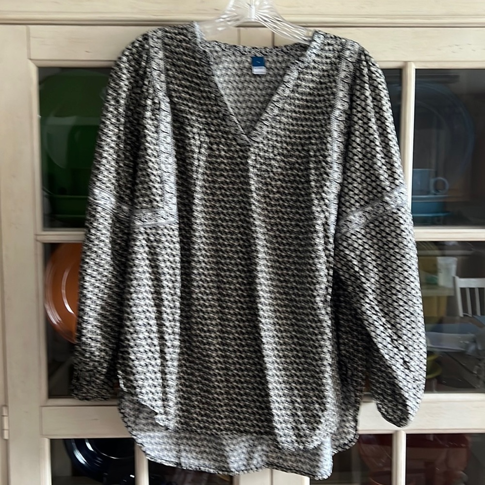 NWOT REALLY CUTE OLD NAVY PEASANT TOP BLACK & WHITE SIZE MEDIUM